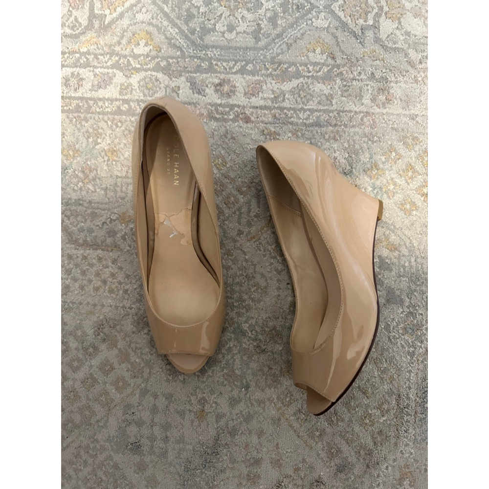 Women's Cole Haan Beige Patent Leather Peep Toe Wedges Size 8.5